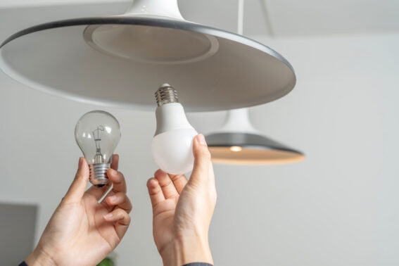 ついに蛍光灯の製造停止…LEDに変えたいけれど、どうする？工事費用は？